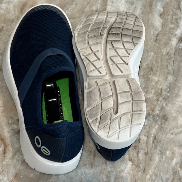 Women’s OOFOS OOmg Low- navy blue. Size 10 - Picture 13 of 13